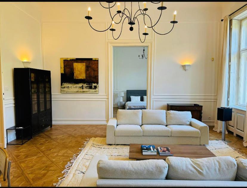 Andrassy 28, Next To Opera, Parking *